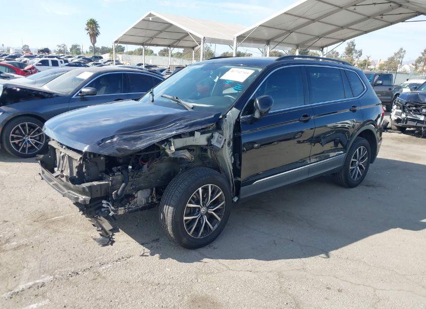 Photo 2 of 2020 Volkswagen Tiguan 2.0T SE/2.0T SE R-LINE BLACK/2.0T SEL (VIN 3VV3B7AX9LM098668)