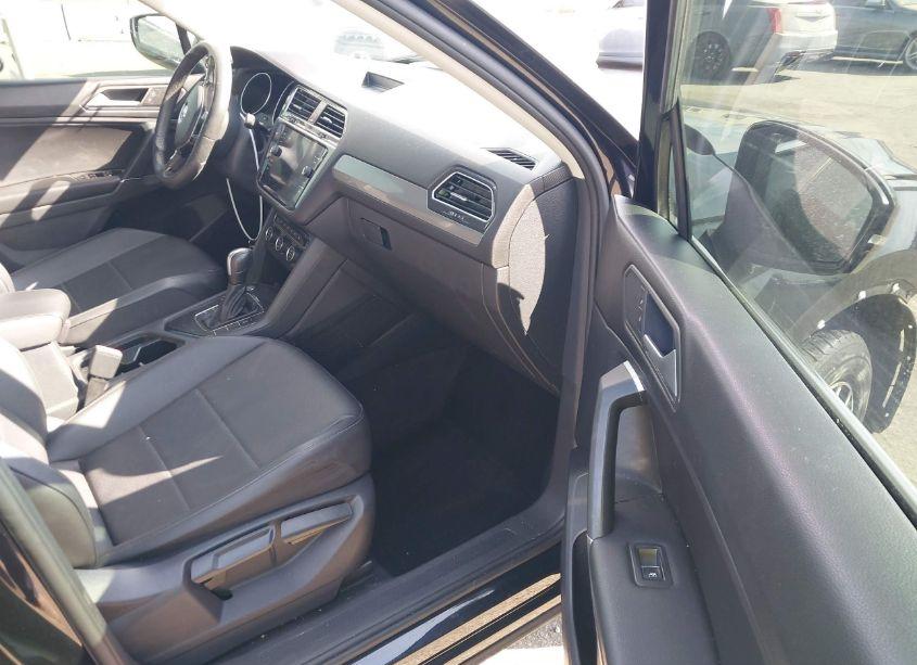 Photo 5 of 2020 Volkswagen Tiguan 2.0T SE/2.0T SE R-LINE BLACK/2.0T SEL (VIN 3VV3B7AX9LM098668)