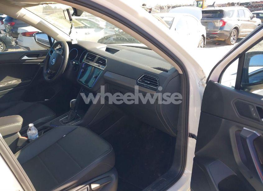 Photo 5 of 2021 Volkswagen Tiguan 2.0T SE/2.0T SE R-LINE BLACK/2.0T SEL (VIN 3VV3B7AX9MM017198)