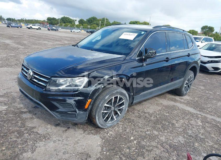 Photo 2 of 2021 Volkswagen Tiguan (VIN 3VV3B7AX9MM090586)