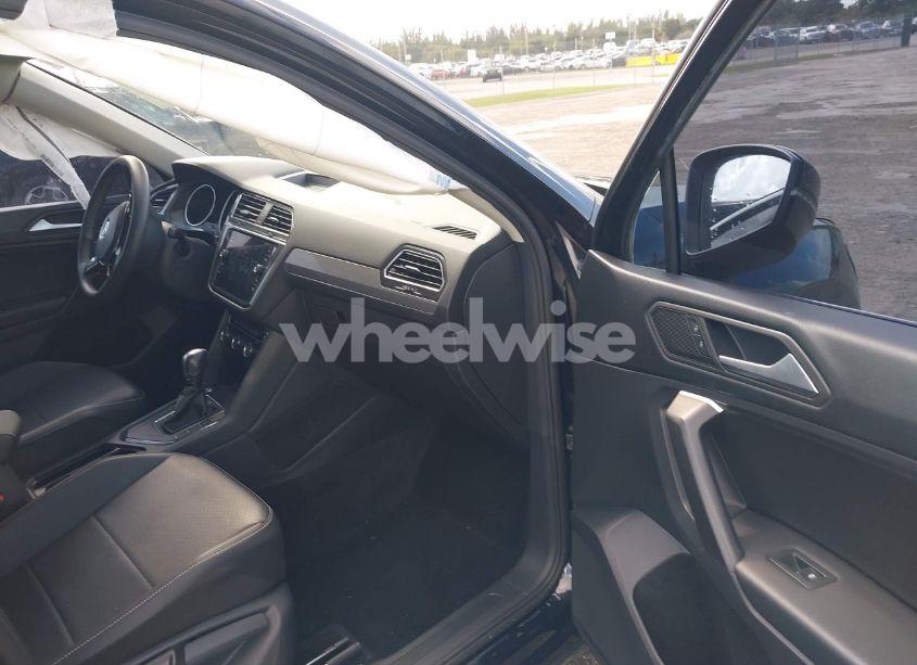 Photo 5 of 2021 Volkswagen Tiguan (VIN 3VV3B7AX9MM090586)