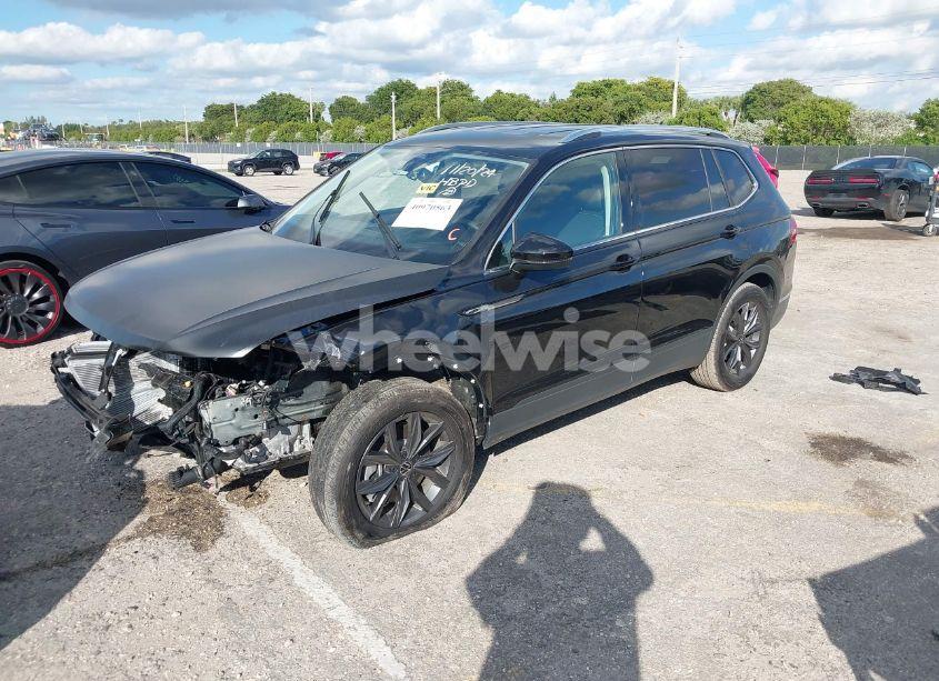 Photo 2 of 2024 Volkswagen Tiguan 2.0T SE/WOLFSBURG EDITION (VIN 3VV3B7AX9RM009240)