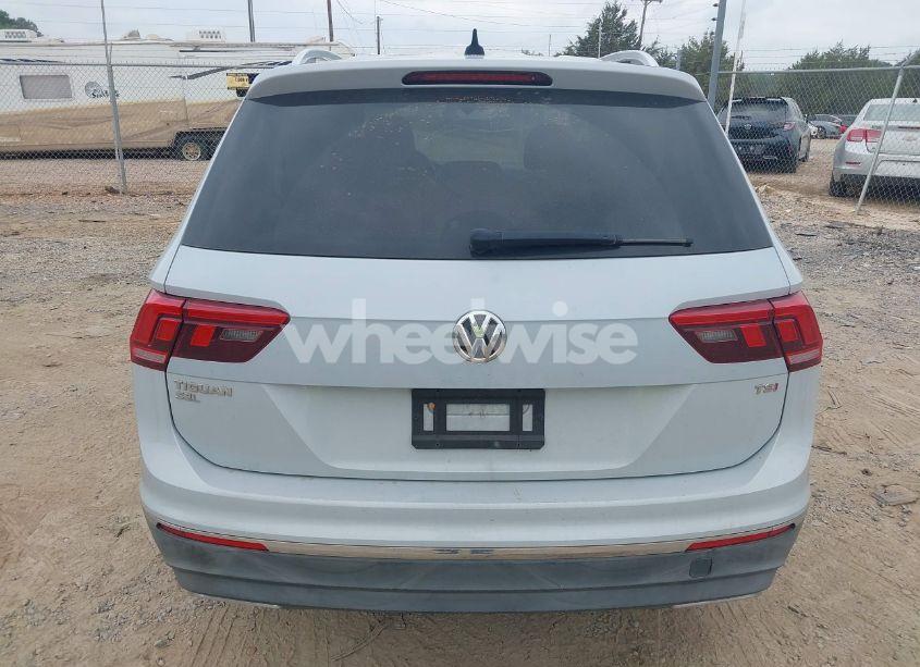 Photo 16 of 2018 Volkswagen Tiguan 2.0T SE/2.0T SEL (VIN 3VV3B7AXXJM039125)