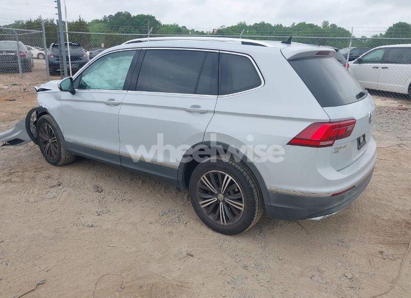 Photo 3 of 2018 Volkswagen Tiguan 2.0T SE/2.0T SEL (VIN 3VV3B7AXXJM039125)