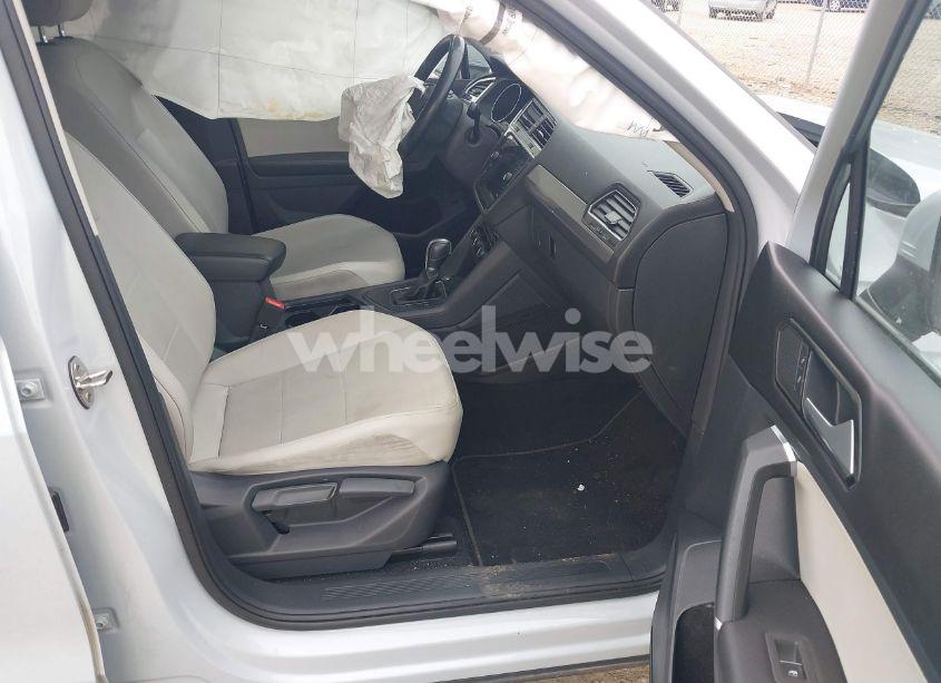 Photo 5 of 2018 Volkswagen Tiguan 2.0T SE/2.0T SEL (VIN 3VV3B7AXXJM039125)