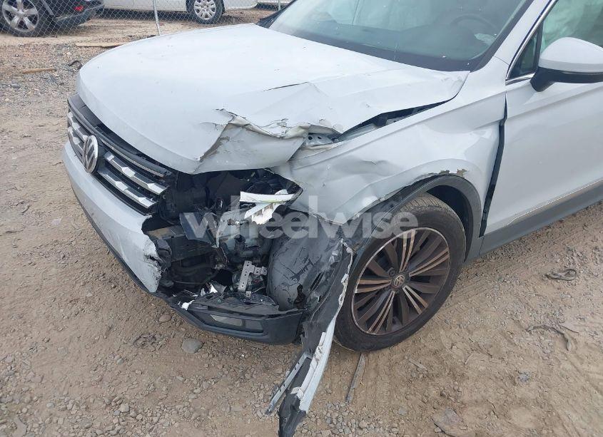 Photo 6 of 2018 Volkswagen Tiguan 2.0T SE/2.0T SEL (VIN 3VV3B7AXXJM039125)