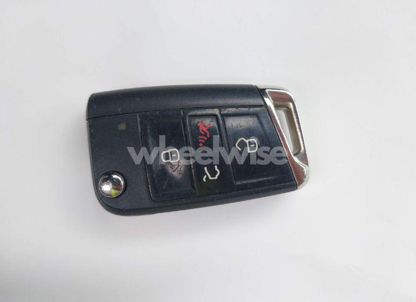 Photo 11 of 2018 Volkswagen Tiguan 2.0T SE/2.0T SEL (VIN 3VV3B7AXXJM086672)