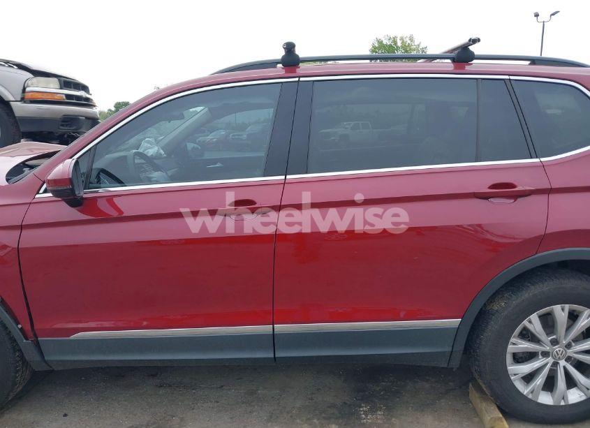 Photo 14 of 2018 Volkswagen Tiguan 2.0T SE/2.0T SEL (VIN 3VV3B7AXXJM086672)