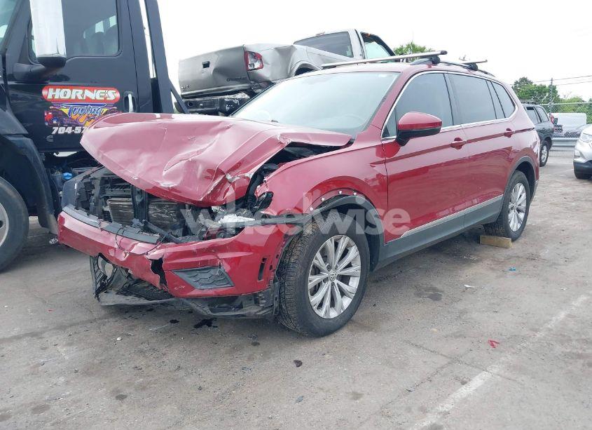 Photo 2 of 2018 Volkswagen Tiguan 2.0T SE/2.0T SEL (VIN 3VV3B7AXXJM086672)