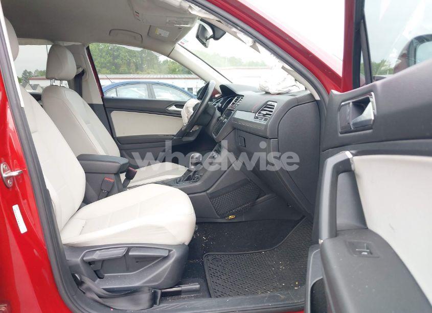 Photo 5 of 2018 Volkswagen Tiguan 2.0T SE/2.0T SEL (VIN 3VV3B7AXXJM086672)