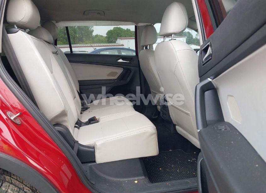 Photo 8 of 2018 Volkswagen Tiguan 2.0T SE/2.0T SEL (VIN 3VV3B7AXXJM086672)