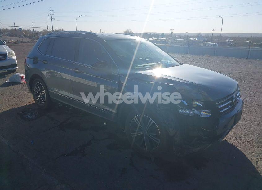 2018 Volkswagen Tiguan 2.0T SE/2.0T SEL (VIN 3VV3B7AXXJM088230) main photo