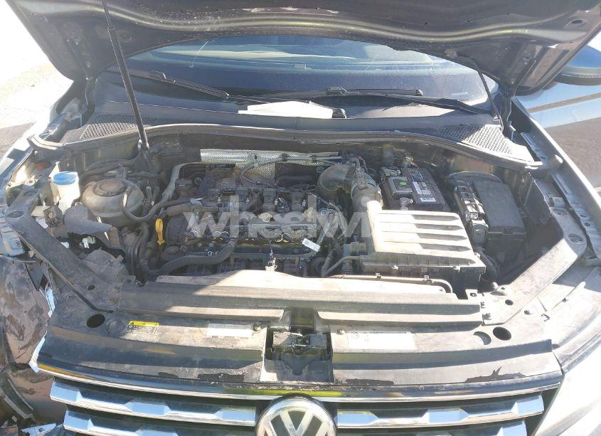 Photo 10 of 2018 Volkswagen Tiguan 2.0T SE/2.0T SEL (VIN 3VV3B7AXXJM088230)