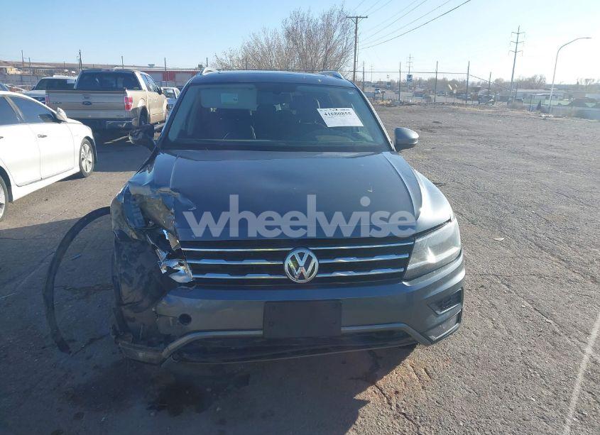 Photo 12 of 2018 Volkswagen Tiguan 2.0T SE/2.0T SEL (VIN 3VV3B7AXXJM088230)