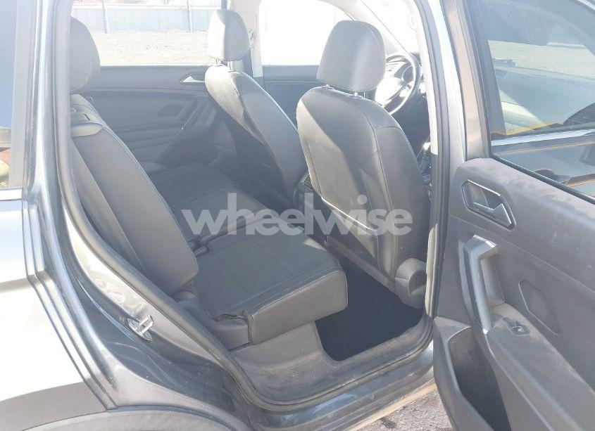 Photo 8 of 2018 Volkswagen Tiguan 2.0T SE/2.0T SEL (VIN 3VV3B7AXXJM088230)