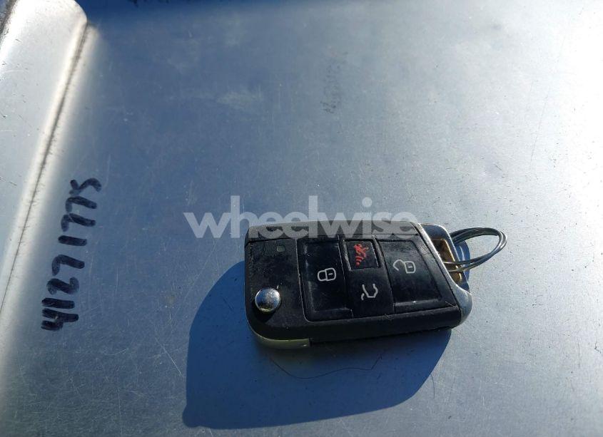 Photo 11 of 2018 Volkswagen Tiguan 2.0T SE/2.0T SEL (VIN 3VV3B7AXXJM120741)