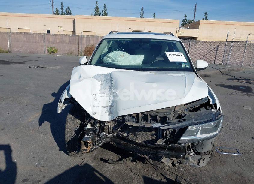 Photo 12 of 2018 Volkswagen Tiguan 2.0T SE/2.0T SEL (VIN 3VV3B7AXXJM120741)