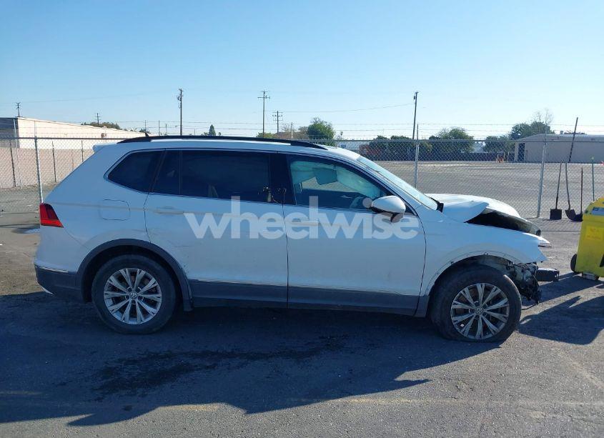 Photo 13 of 2018 Volkswagen Tiguan 2.0T SE/2.0T SEL (VIN 3VV3B7AXXJM120741)