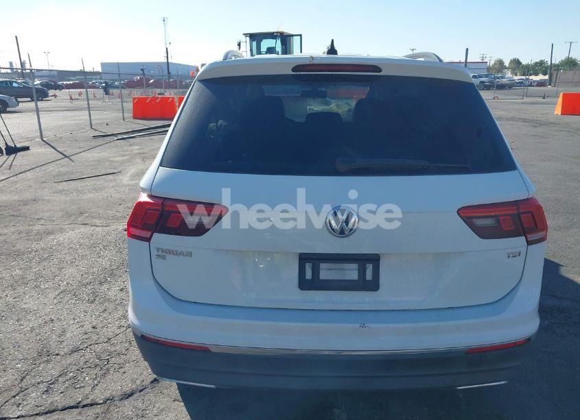 Photo 16 of 2018 Volkswagen Tiguan 2.0T SE/2.0T SEL (VIN 3VV3B7AXXJM120741)