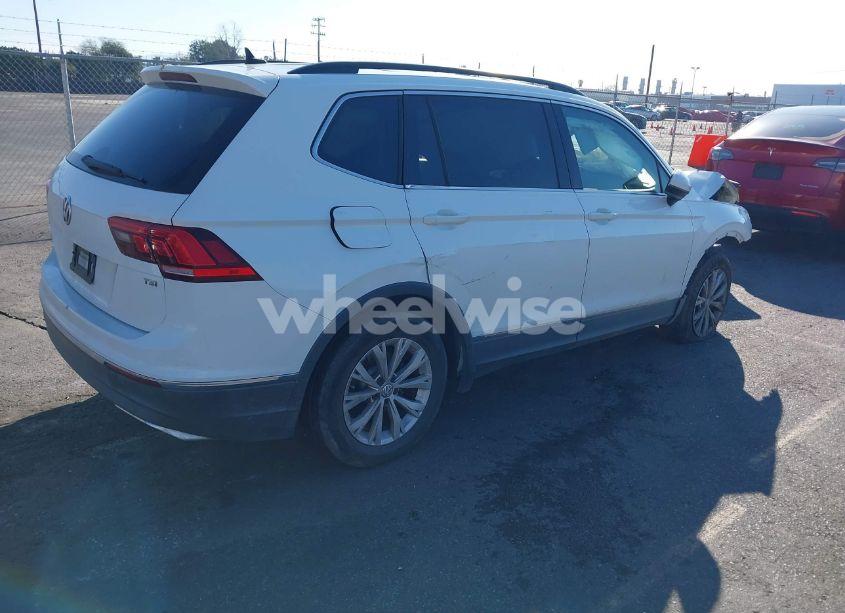 Photo 4 of 2018 Volkswagen Tiguan 2.0T SE/2.0T SEL (VIN 3VV3B7AXXJM120741)