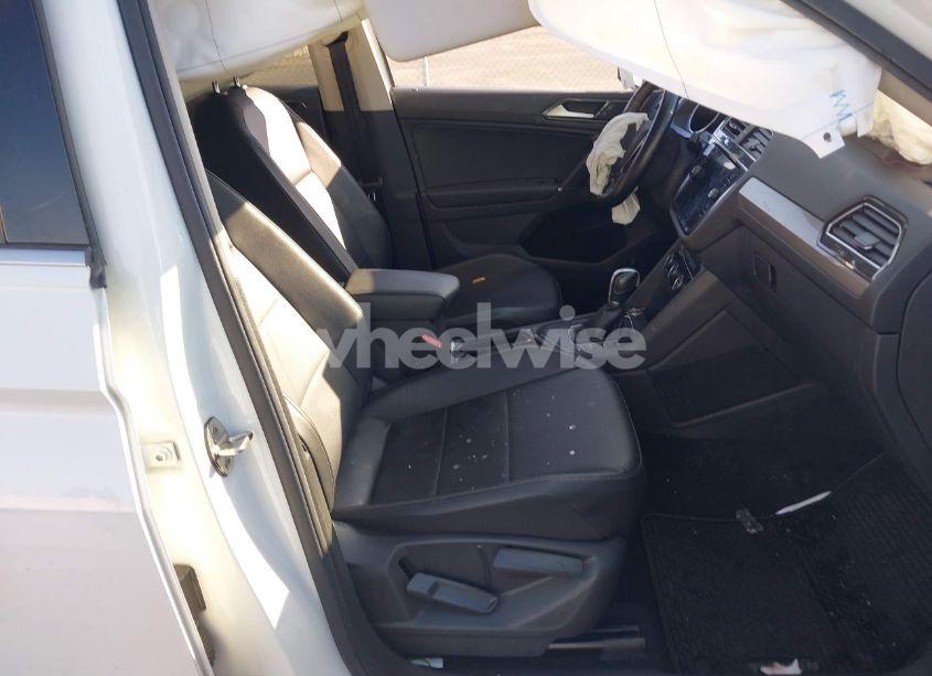 Photo 5 of 2018 Volkswagen Tiguan 2.0T SE/2.0T SEL (VIN 3VV3B7AXXJM120741)
