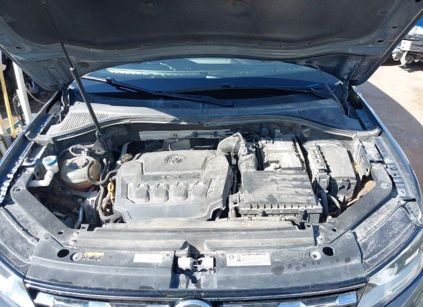 Photo 10 of 2018 Volkswagen Tiguan 2.0T SE/2.0T SEL (VIN 3VV3B7AXXJM187789)