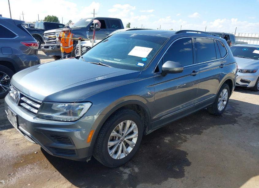 Photo 2 of 2018 Volkswagen Tiguan 2.0T SE/2.0T SEL (VIN 3VV3B7AXXJM187789)