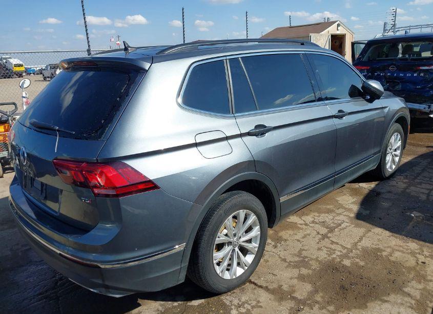 Photo 4 of 2018 Volkswagen Tiguan 2.0T SE/2.0T SEL (VIN 3VV3B7AXXJM187789)
