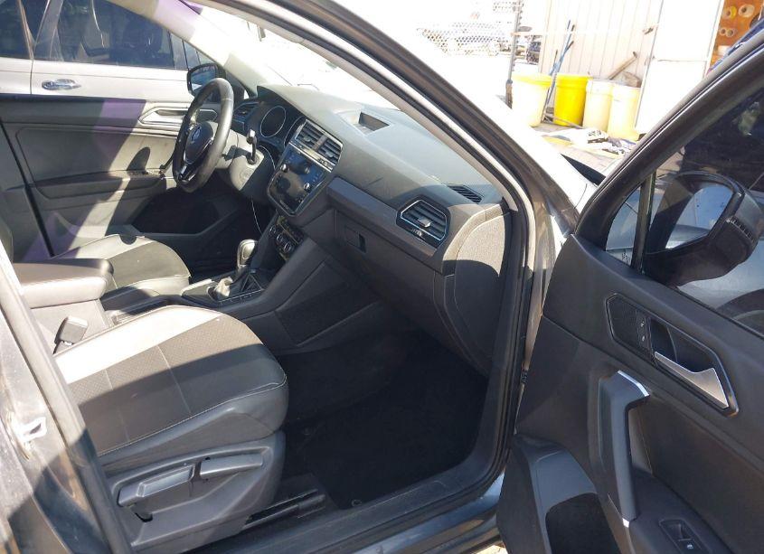 Photo 5 of 2018 Volkswagen Tiguan 2.0T SE/2.0T SEL (VIN 3VV3B7AXXJM187789)