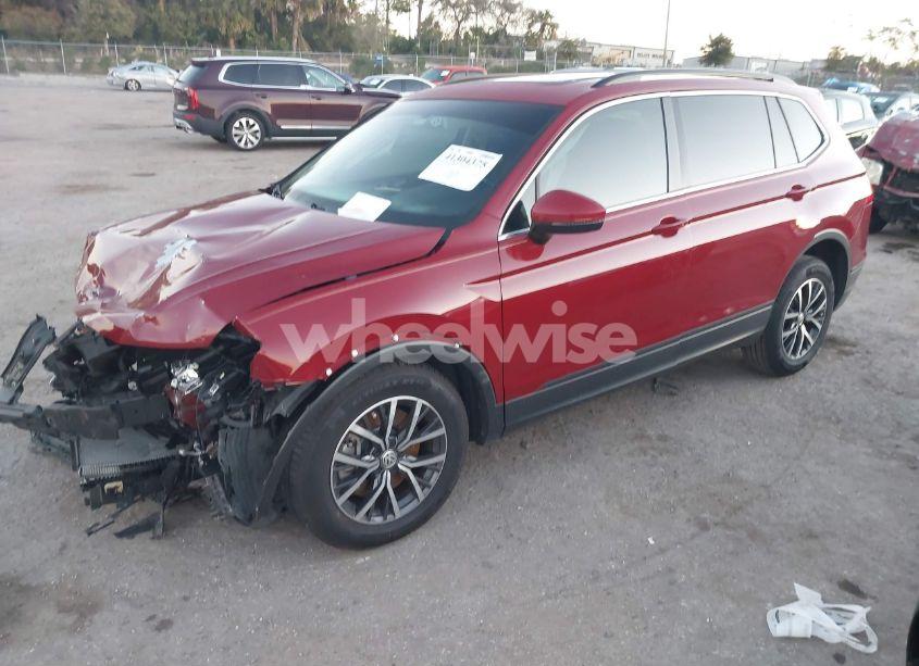 Photo 2 of 2019 Volkswagen Tiguan (VIN 3VV3B7AXXKM013013)