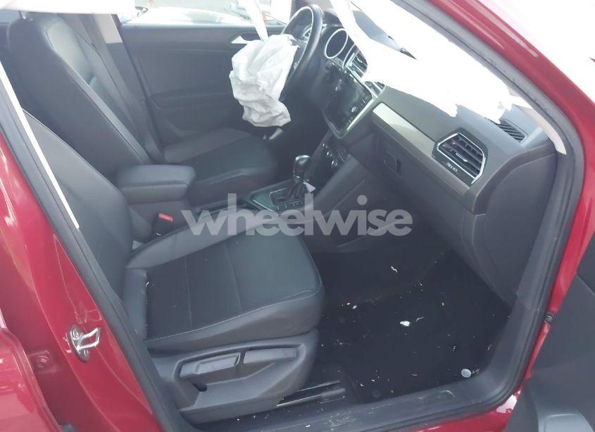Photo 5 of 2019 Volkswagen Tiguan (VIN 3VV3B7AXXKM013013)