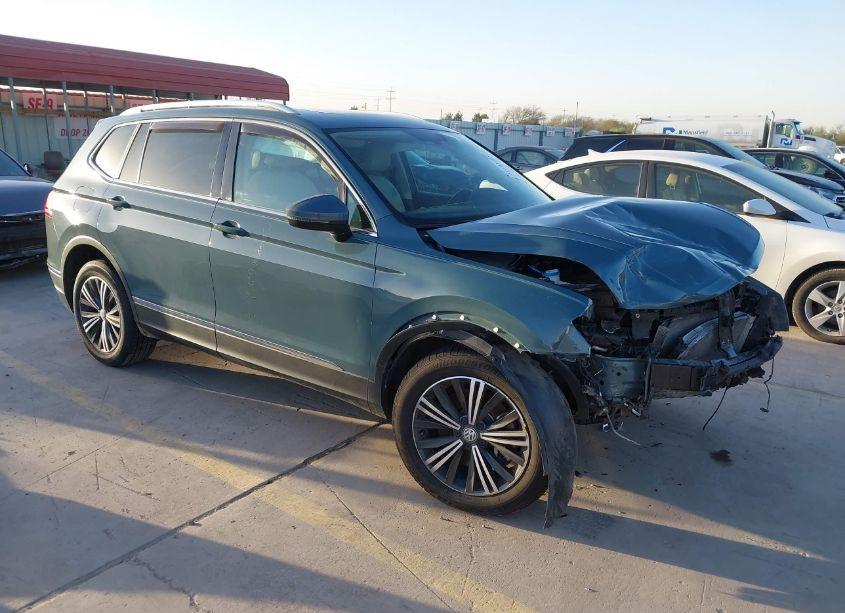 2019 Volkswagen Tiguan 2.0T SE/2.0T SEL/2.0T SEL R-LINE/2.0T SEL R-LINE BLACK (VIN 3VV3B7AXXKM079965) main photo