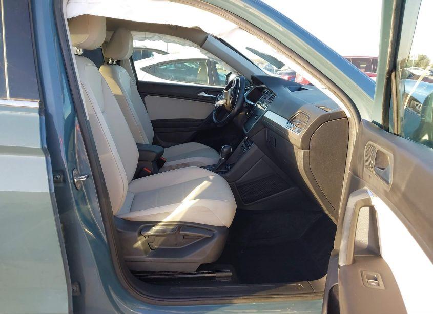 Photo 5 of 2019 Volkswagen Tiguan 2.0T SE/2.0T SEL/2.0T SEL R-LINE/2.0T SEL R-LINE BLACK (VIN 3VV3B7AXXKM079965)