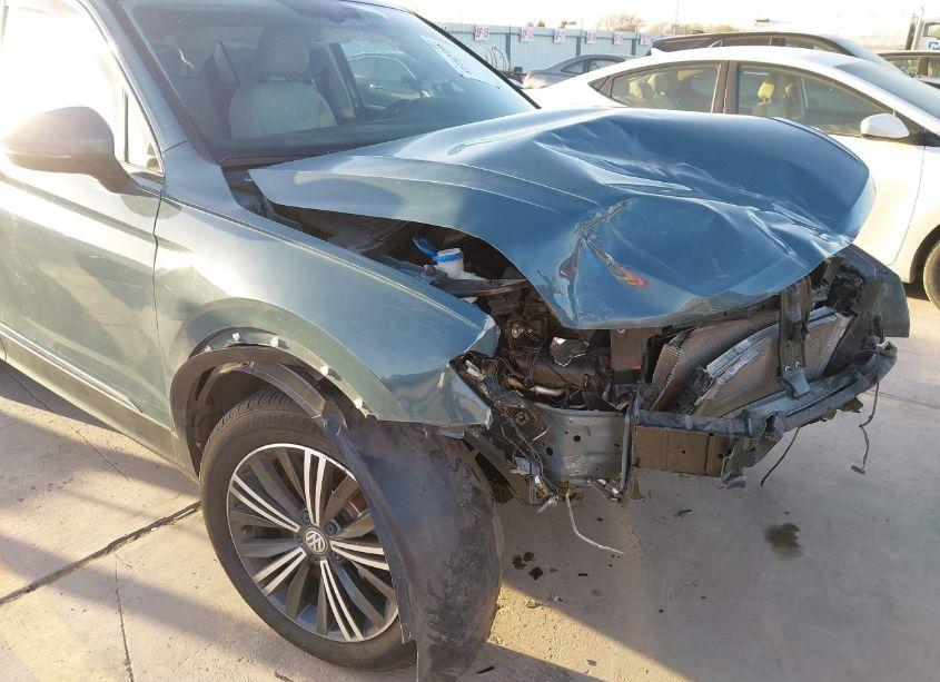 Photo 6 of 2019 Volkswagen Tiguan 2.0T SE/2.0T SEL/2.0T SEL R-LINE/2.0T SEL R-LINE BLACK (VIN 3VV3B7AXXKM079965)