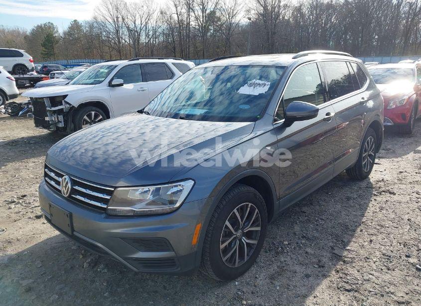 Photo 2 of 2019 Volkswagen Tiguan 2.0T SE/2.0T SEL/2.0T SEL R-LINE/2.0T SEL R-LINE BLACK (VIN 3VV3B7AXXKM155376)