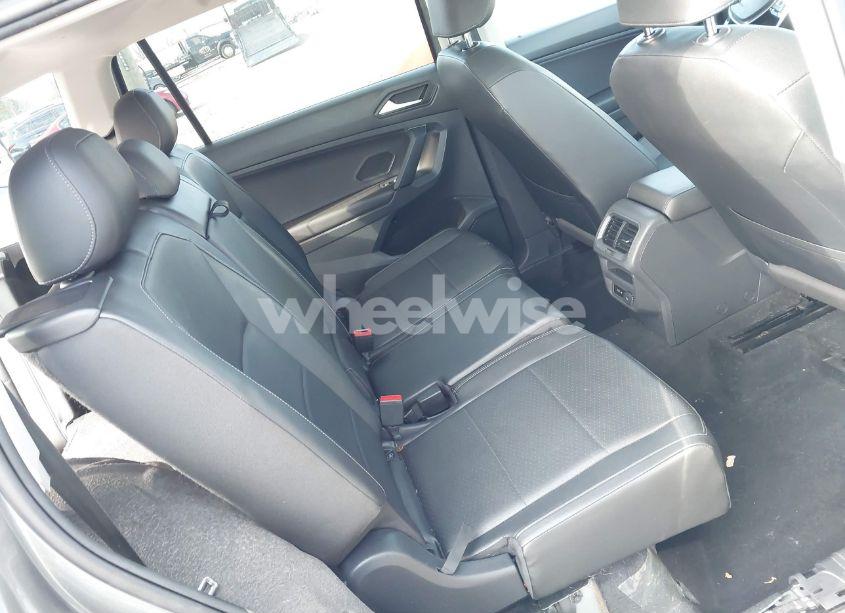 Photo 8 of 2019 Volkswagen Tiguan 2.0T SE/2.0T SEL/2.0T SEL R-LINE/2.0T SEL R-LINE BLACK (VIN 3VV3B7AXXKM155376)