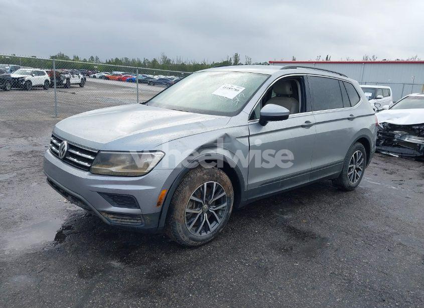 Photo 2 of 2019 Volkswagen Tiguan 2.0T SE/2.0T SEL/2.0T SEL R-LINE/2.0T SEL R-LINE BLACK (VIN 3VV3B7AXXKM156687)