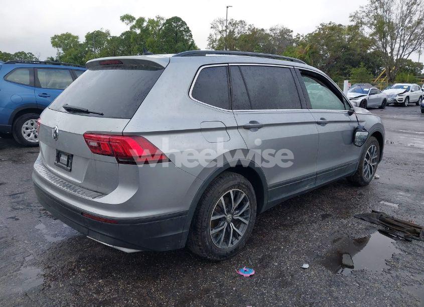 Photo 4 of 2019 Volkswagen Tiguan 2.0T SE/2.0T SEL/2.0T SEL R-LINE/2.0T SEL R-LINE BLACK (VIN 3VV3B7AXXKM156687)