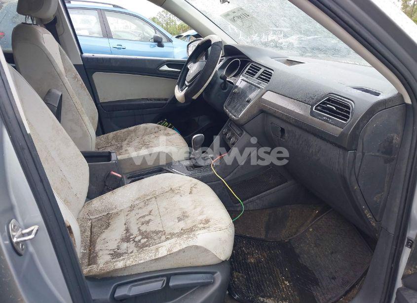 Photo 5 of 2019 Volkswagen Tiguan 2.0T SE/2.0T SEL/2.0T SEL R-LINE/2.0T SEL R-LINE BLACK (VIN 3VV3B7AXXKM156687)