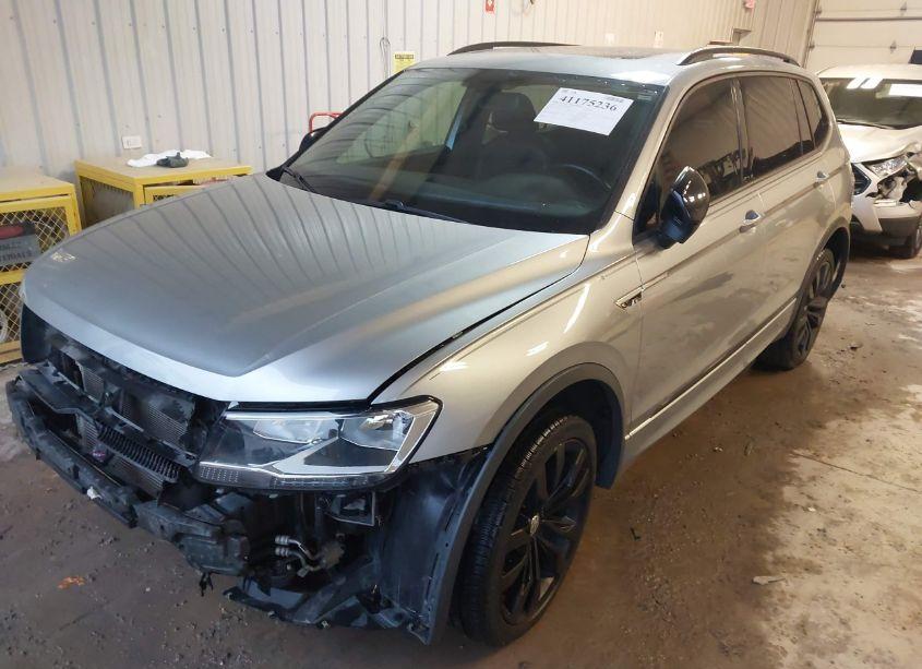 Photo 2 of 2020 Volkswagen Tiguan (VIN 3VV3B7AXXLM137283)