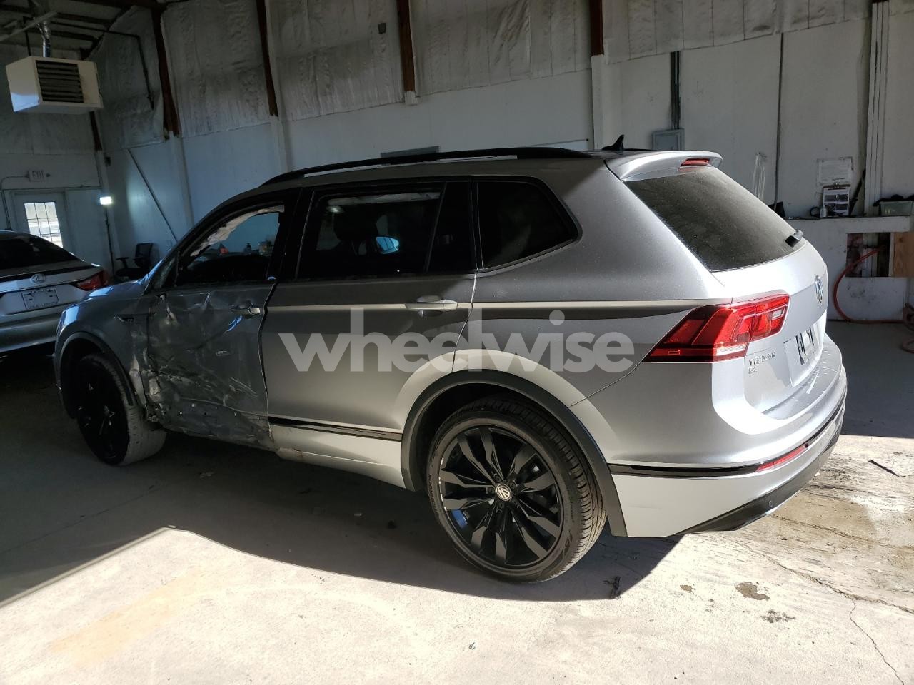 Photo 2 of 2021 VOLKSWAGEN TIGUAN SE (VIN 3VV3B7AXXMM090919)