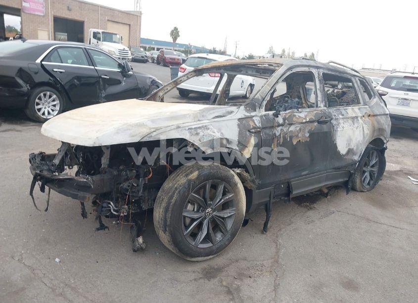Photo 2 of 2022 Volkswagen Tiguan 2.0T SE (VIN 3VV3B7AXXNM163448)