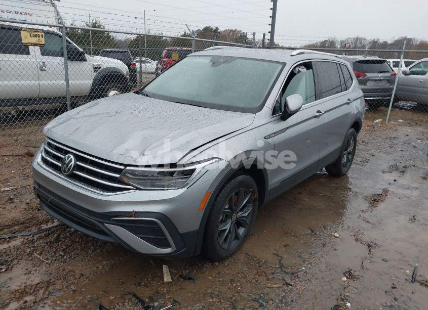 Photo 2 of 2024 Volkswagen Tiguan (VIN 3VV3B7AXXRM012681)