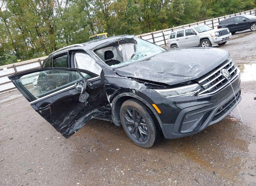 2024 Volkswagen Tiguan 2.0T SE/WOLFSBURG EDITION (VIN 3VV3B7AXXRM127555) main photo