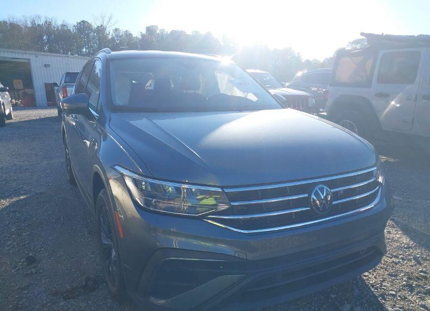 2024 Volkswagen Tiguan 2.0T SE/WOLFSBURG EDITION (VIN 3VV3B7AXXRM127782) main photo