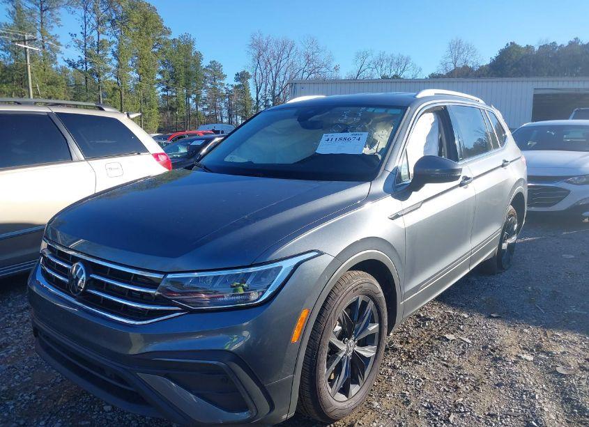 Photo 2 of 2024 Volkswagen Tiguan 2.0T SE/WOLFSBURG EDITION (VIN 3VV3B7AXXRM127782)