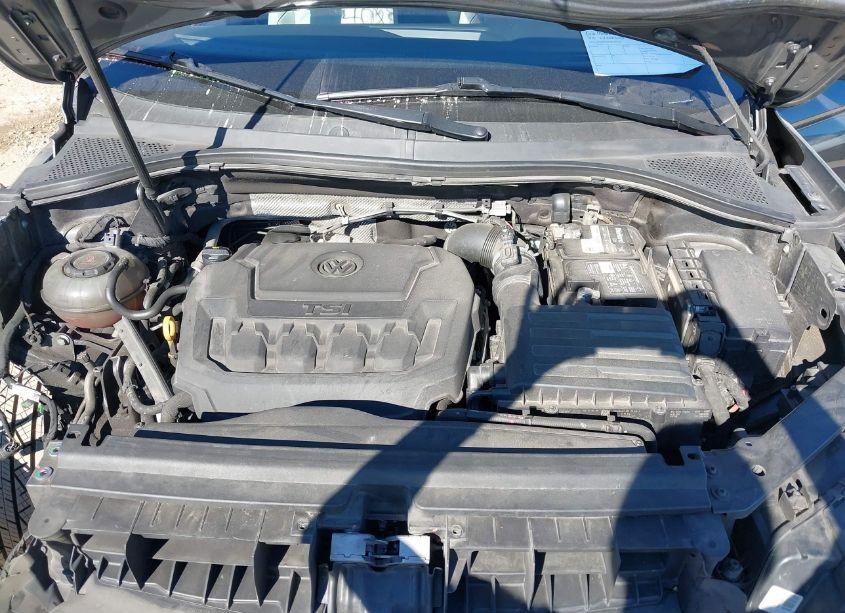 Photo 10 of 2018 Volkswagen Tiguan 2.0T SEL PREMIUM (VIN 3VV4B7AX0JM203535)