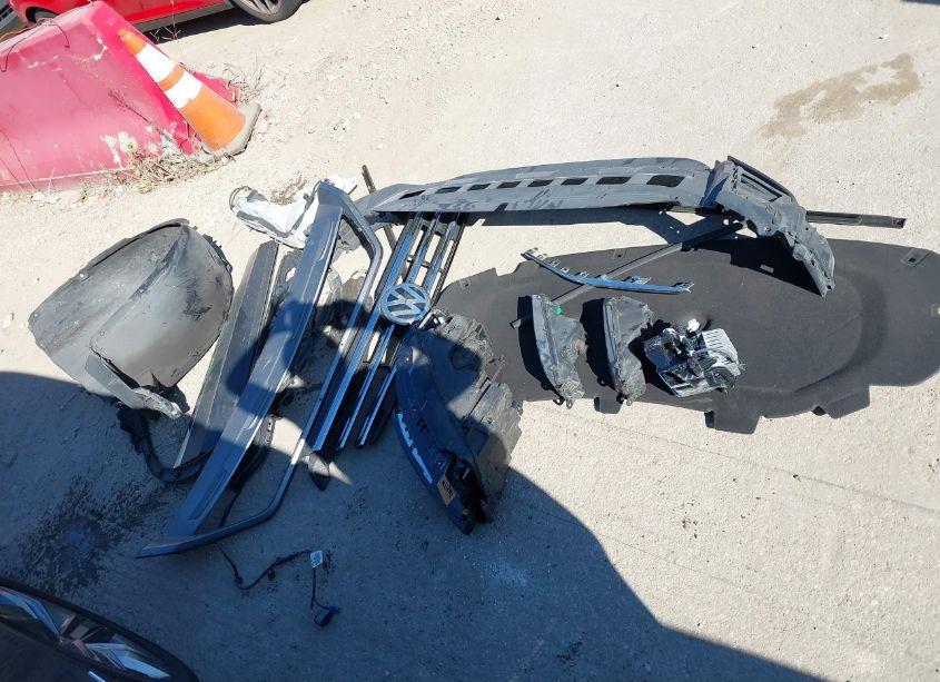 Photo 12 of 2018 Volkswagen Tiguan 2.0T SEL PREMIUM (VIN 3VV4B7AX0JM203535)