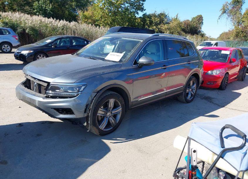 Photo 2 of 2018 Volkswagen Tiguan 2.0T SEL PREMIUM (VIN 3VV4B7AX0JM203535)