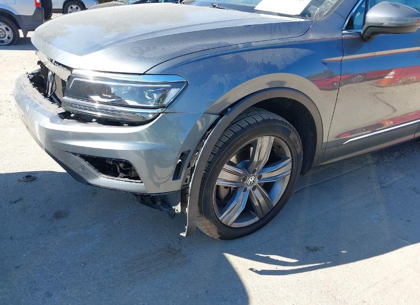 Photo 21 of 2018 Volkswagen Tiguan 2.0T SEL PREMIUM (VIN 3VV4B7AX0JM203535)